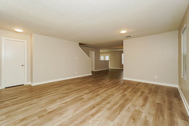 Photo - 245 Hinge Path