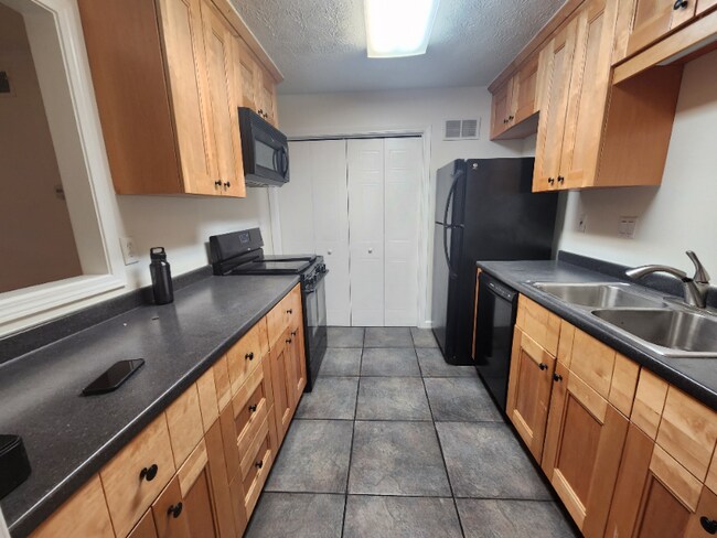 Photo - 910 Country Park Dr