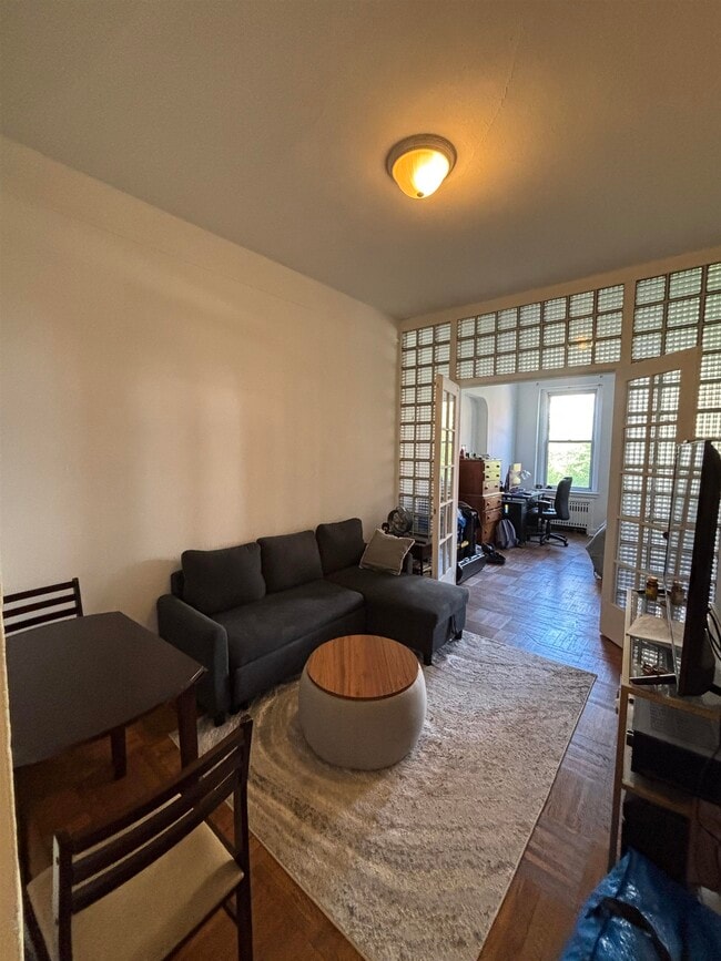 Building Photo - 410 Washington St Unit 4