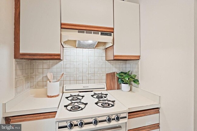 Photo - 3601 Wisconsin Ave NW Unit 204