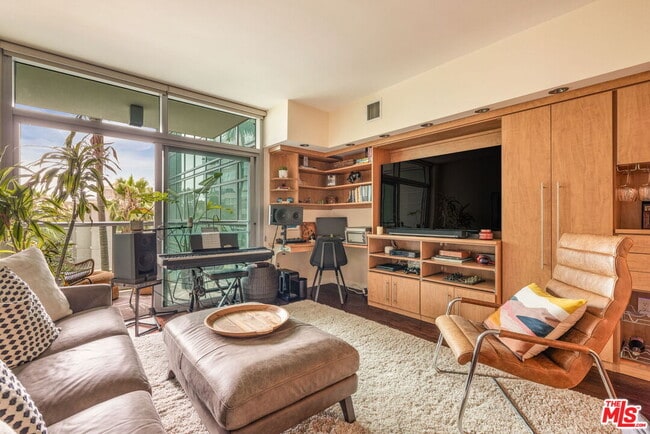 Building Photo - 13700 Marina Pointe Dr Unit 415 Rental