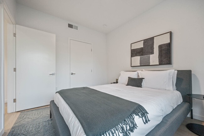 Building Photo - 5851 W 88th St Unit 416-88 Rental