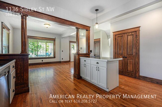 Photo - 1136 Sibley St NW
