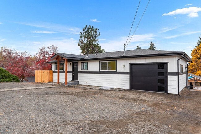 Building Photo - 460 N James Ave Unit #A