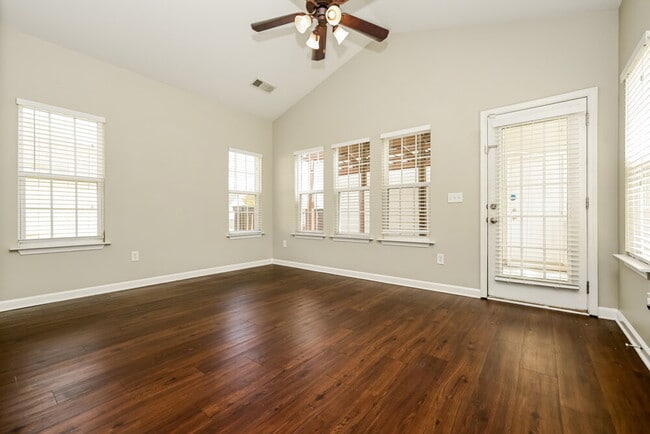 Photo - 292 Monarch Village Way