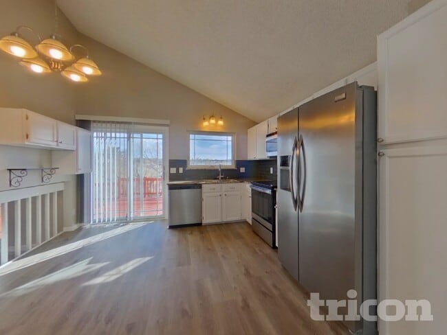 Photo - 628 Longfellow Ln