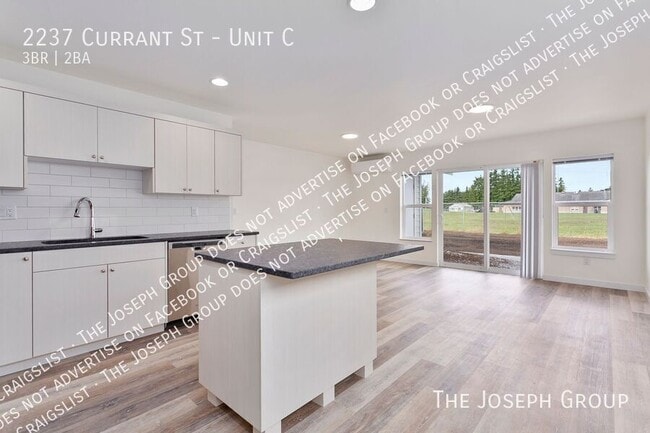 Photo - 2237 Currant St