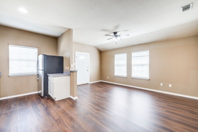 Photo - 3518 8th Ave Unidad 3518