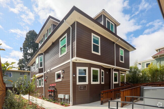 Photo - 1940-1942 Haste St.