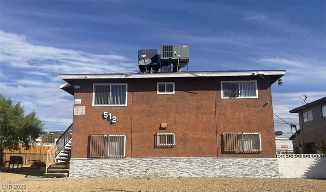 Building Photo - 512 North Cir