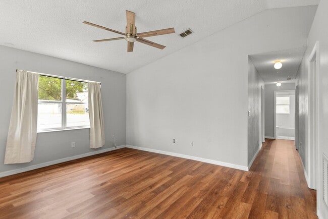 301 S Capen Ave