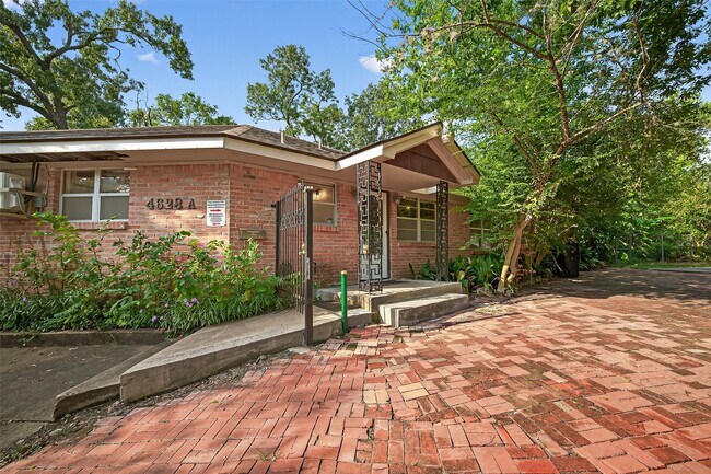 Photo - 4628 Roseneath Dr