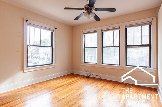 Building Photo - 520 W Cornelia Ave Unit 111