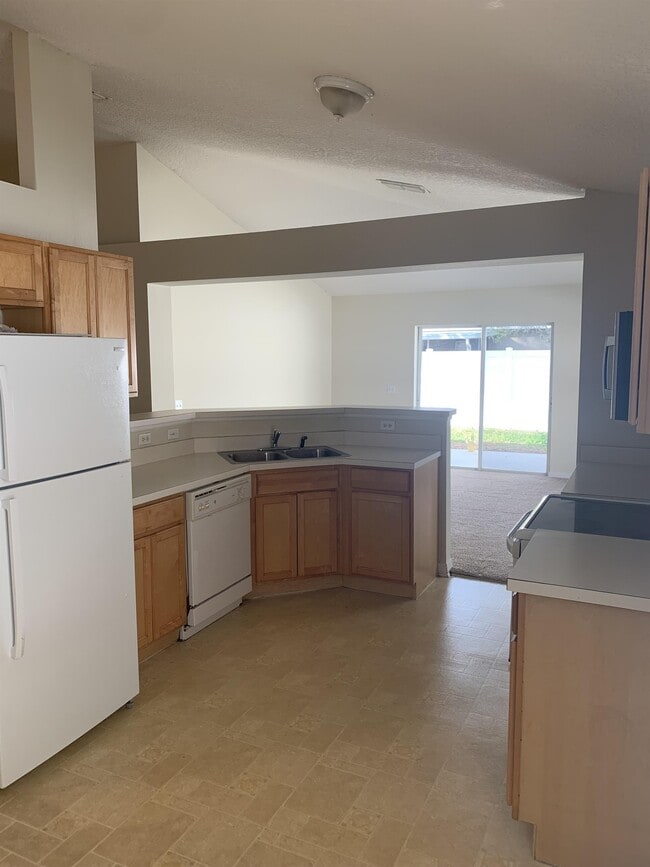 Photo - 4690 Salamander St