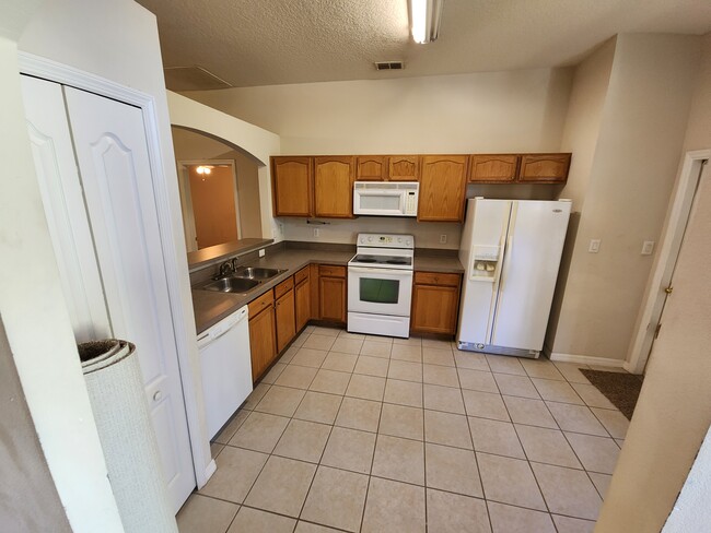 Photo - 2792 Boardwalk Way