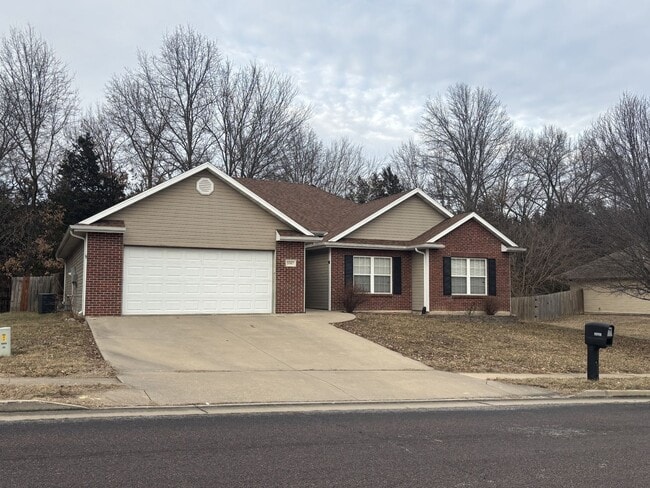 Photo - Gorgeous 3 Bedroom 2 Bathroom House!