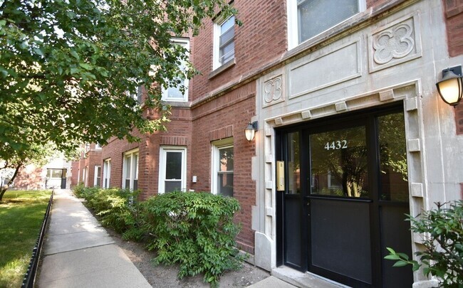 Building Photo - 4424-4432 N Wolcott Ave Unit 4426-2C Rental