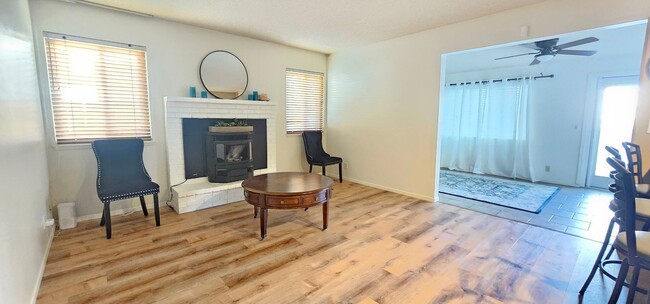 Photo - 946 Roosevelt St