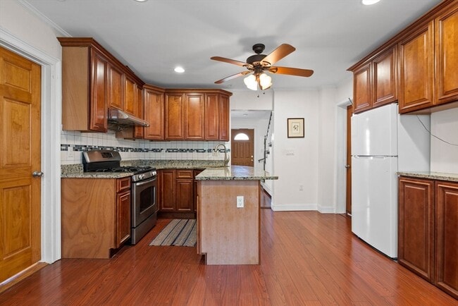 Building Photo - 40 Alden Pl Unit A Rental