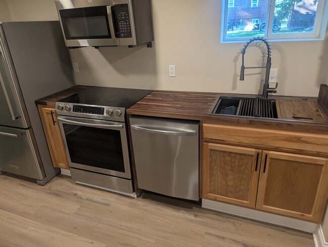Building Photo - 6504 Hansford St Unit #B1 Rental