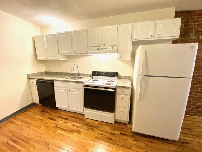 Steps From the T! Shiny Hardwood Floors-La... - Steps From the T! Shiny Hardwood Floors-La... Condo