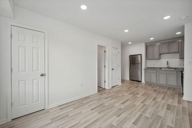 Photo - 1642 16th St SE Unit 3