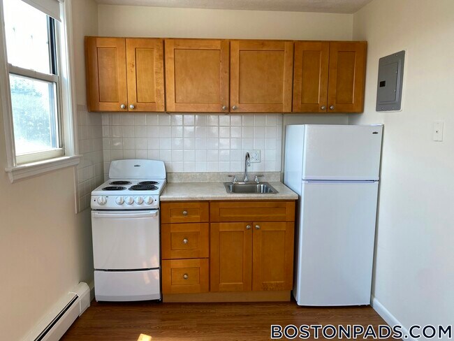 Building Photo - 160 N Beacon St Rental