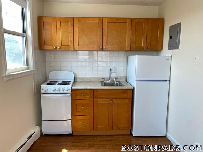 Building Photo - 160 N Beacon St Rental