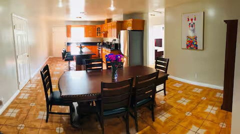 Comida - 11456 Mclaren St