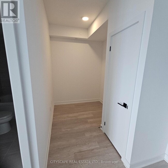 Photo - 2782 Barton St E Unit 913