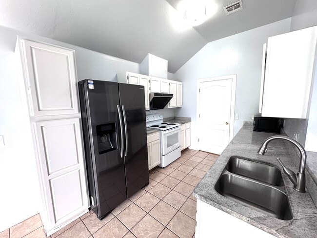 Photo - 601 NW 114th St