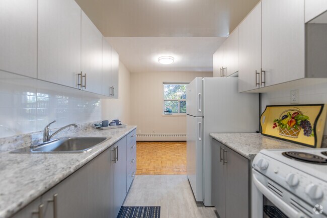 1BR, 1BA - Kitchen - The Park Fifty-Two