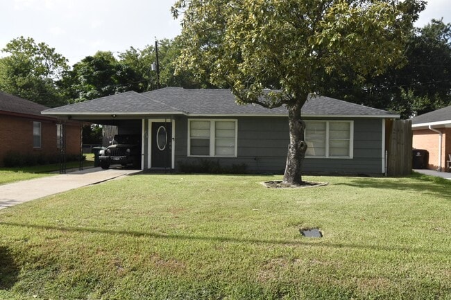Photo - 715 E 43rd St House