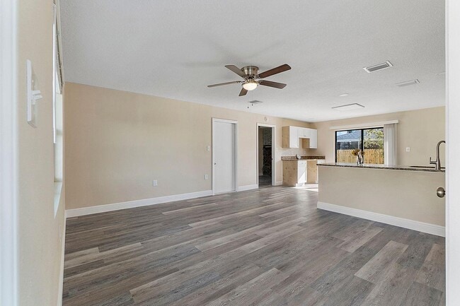 Building Photo - NEWFOUND HARBOR Rental