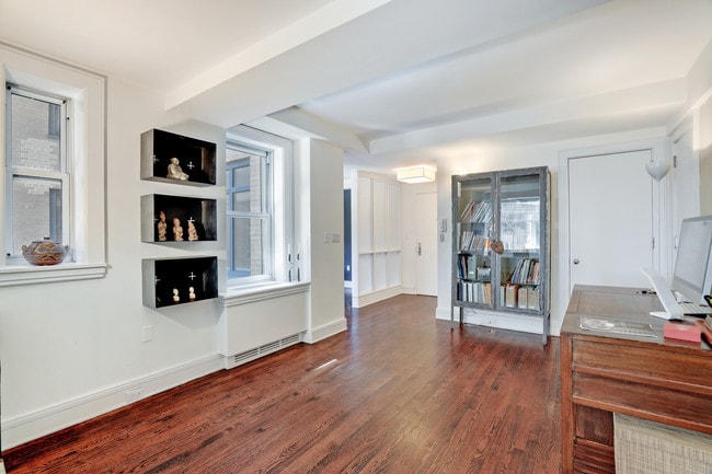 Photo - 170 E 77th St