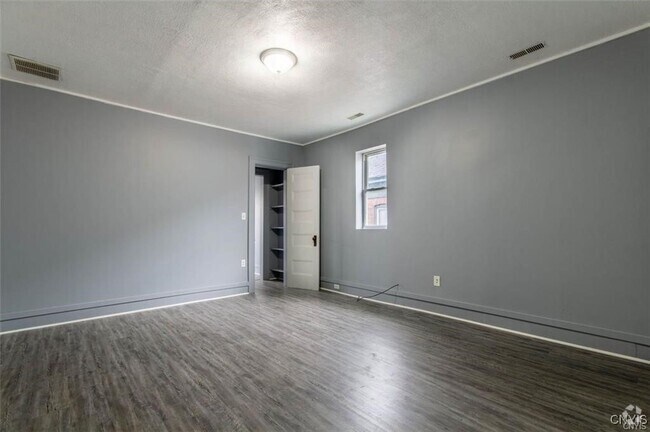 Building Photo - 156 Sterling St Rental