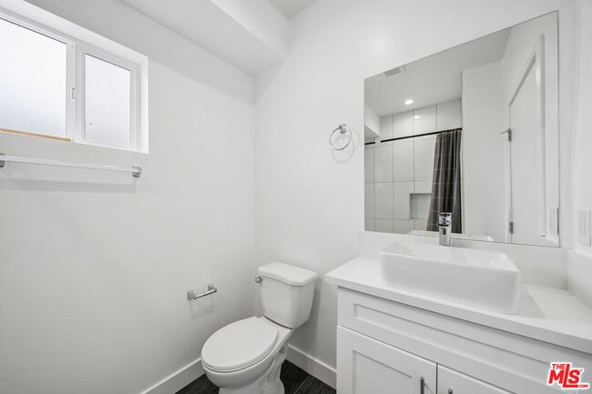6334 1/2-6332 Beck Ave