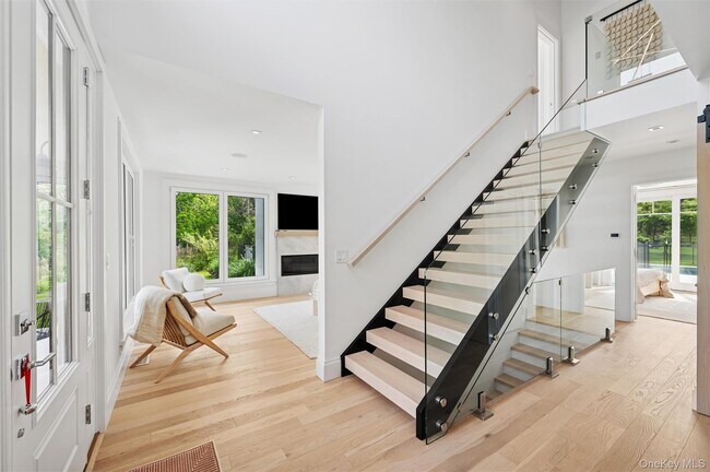 28 Canoe Place Rd