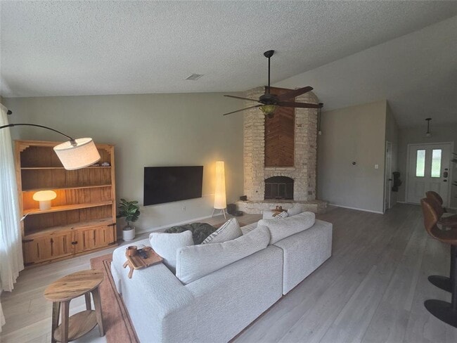 Photo - 1604 Kimmerling Ln