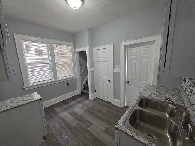 Photo - 1271 N 43rd St