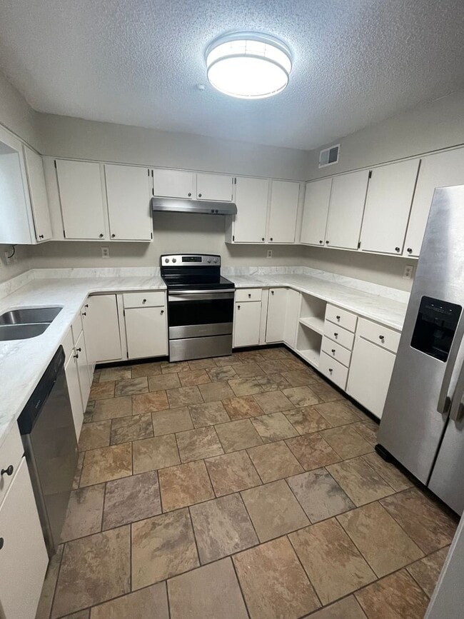 Photo - 3BD/2BA Townhouse Located in the Heart of East Memphis