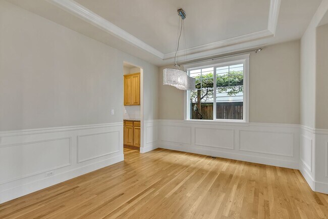 Photo - Must see in beautiful Redmond neighborhood