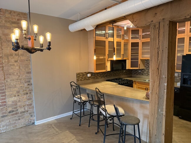 Photo - 1735 W Diversey Pkwy Unidad 118