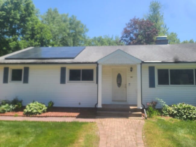 Building Photo - 22 Maple Ave