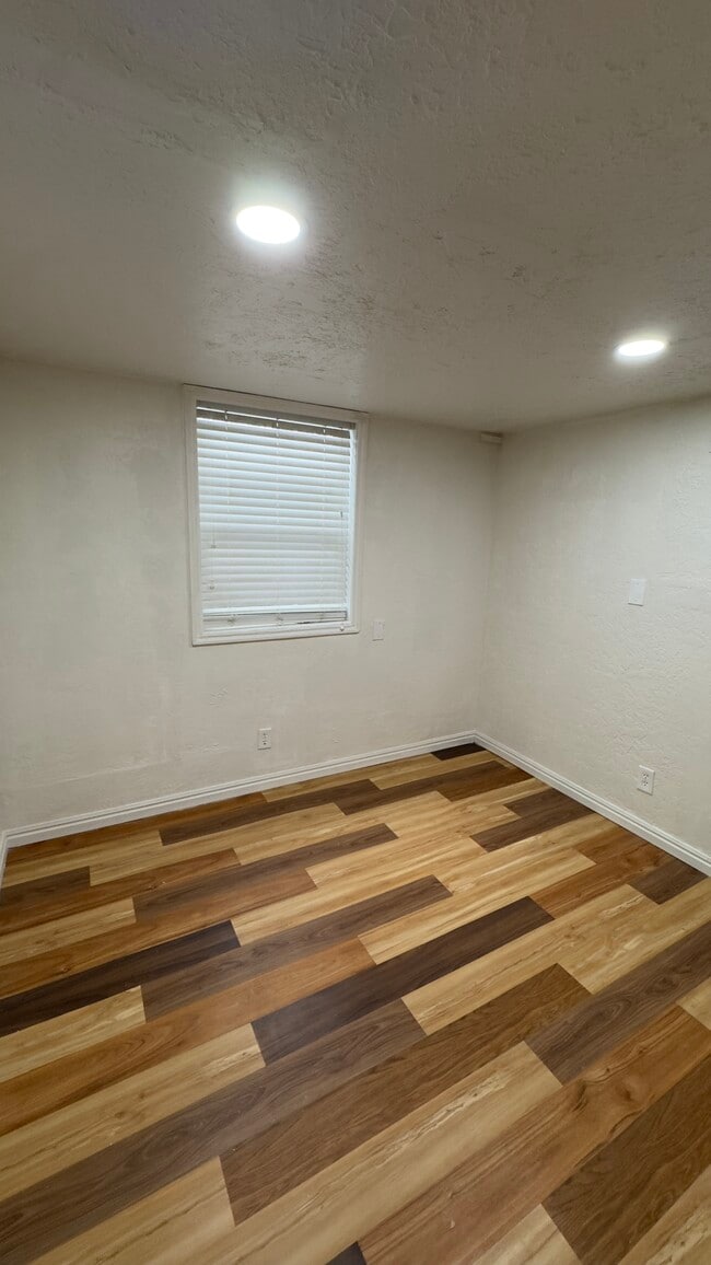 Photo - 726 Logan Ave S Unidad 726 B