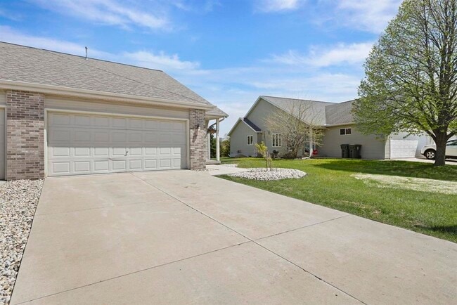 Photo - 640 Tower Dr