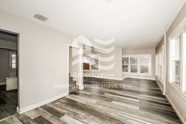 Photo - 529 E Victoria St