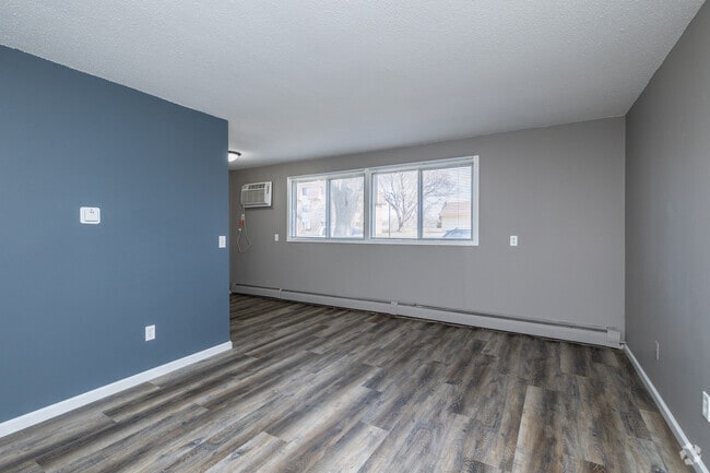2BR, 1BA - 860SF - Living Room