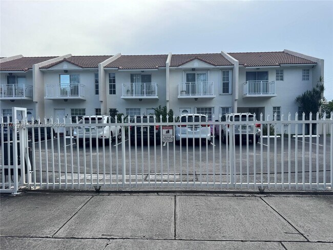 Photo - 2050 NE 140th St