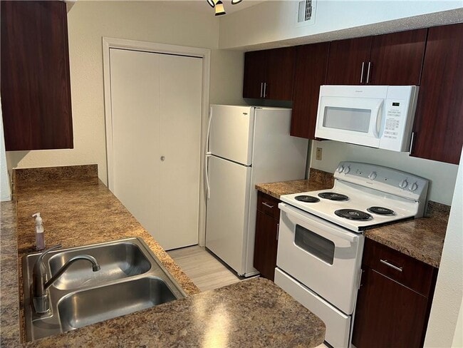 Photo - 875 Riverside Dr Unit 725